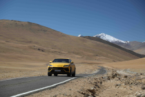 람보르기니 우루스, 세계에서 가장 높은 도로 ‘움링 라’ 횡단 성공 