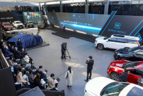 한국지엠, 위장막 씌운 차세대 CUV 전시…2023년 창원공장서 생산