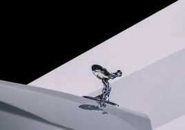 롤스로이스, 순수 전기차를 위한 새로운 환희의 여신 공개