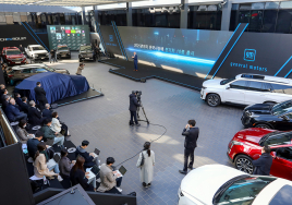 한국지엠, 위장막 씌운 차세대 CUV 전시…2023년 창원공장서 생산