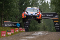 현대차 월드랠리팀, WRC 핀란드 랠리서 우승컵 들었다