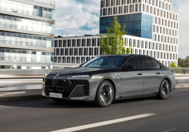 BMW, PHEV 세단 '뉴 750e xDrive' 출시...전기 모드로 최대 60km 주행 가능