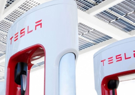 인도의 테슬라 러브콜...전기차 관세 15% 검토